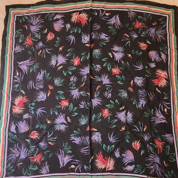 EMANUEL Ungaro silk 30x30" - Picture 5 of 10